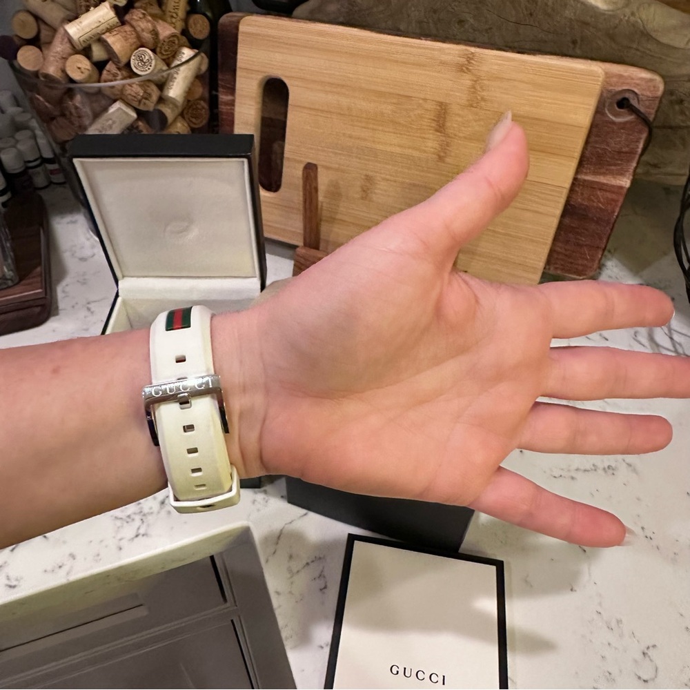 Gucci Sync Sport Watch with White Rubber Logo Band Unisex Stainless Steel - Picture 16 of 16